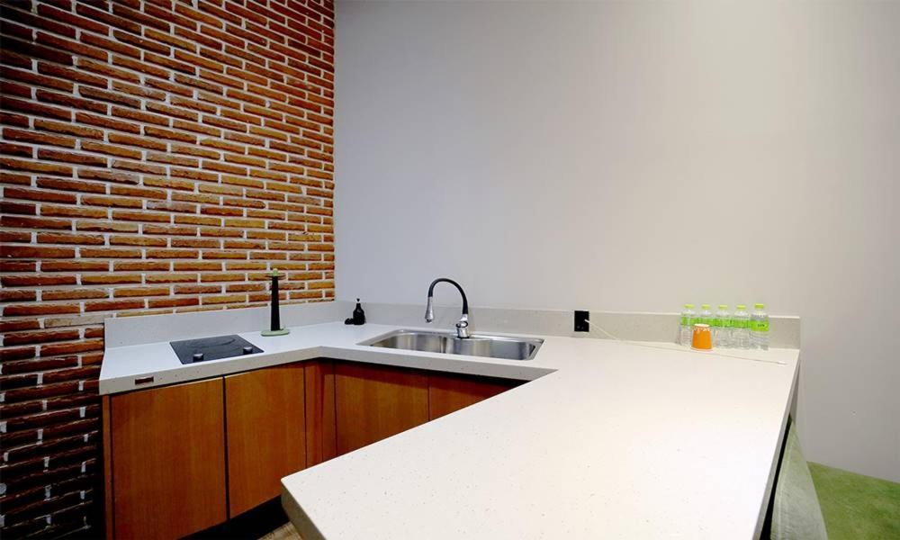 Seomyeon Hound Hotel 1St Street Busan Bagian luar foto