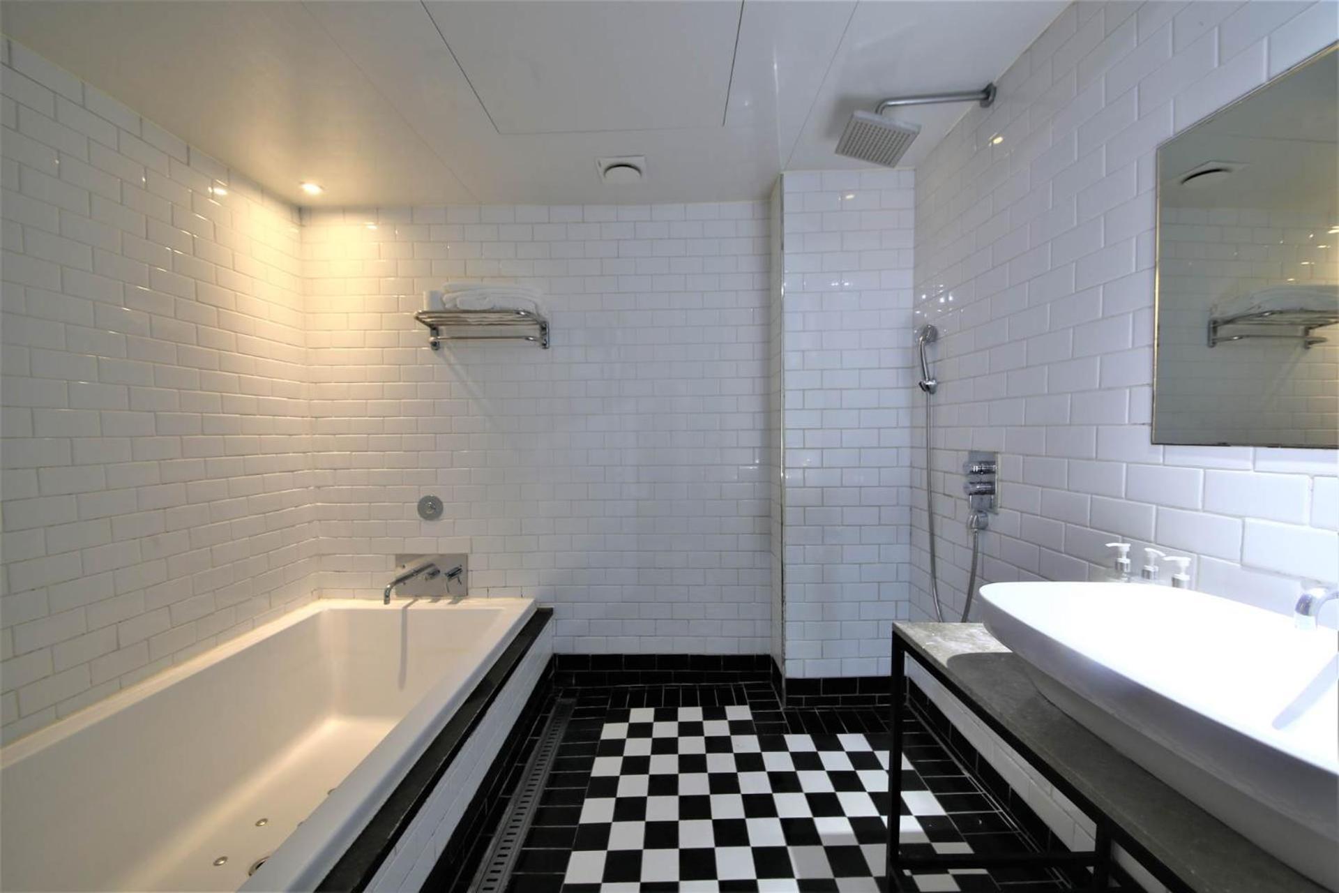 Seomyeon Hound Hotel 1St Street Busan Bagian luar foto